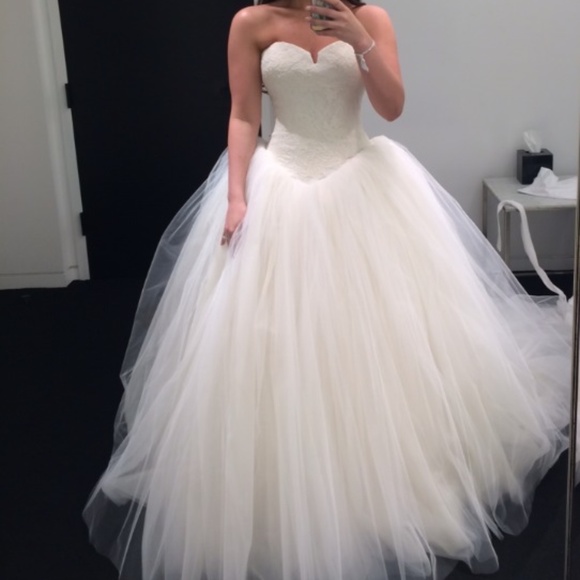 Vera Wang Wedding Gown from Bride Wars - Picture 10 of 10